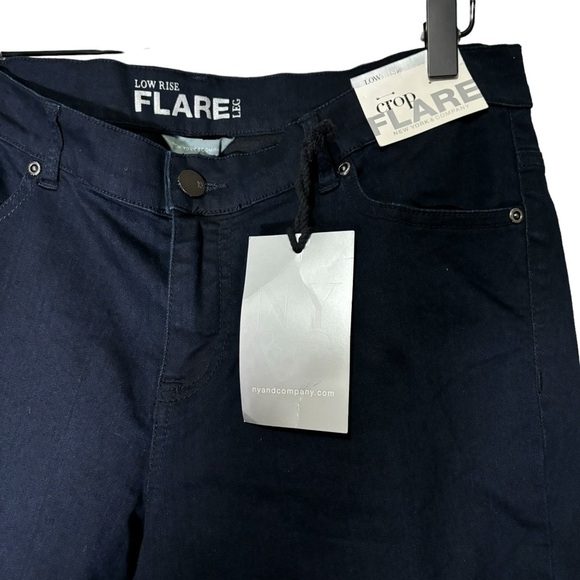 NWT New York & Company Low Rise Flare Leg Cropped Jeans Dark Wash Size 12 - Picture 5 of 12